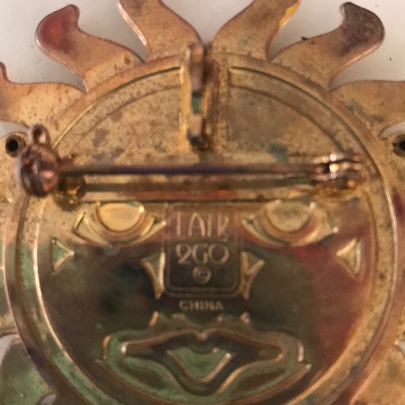 Women Pin - Picture 4 of 4